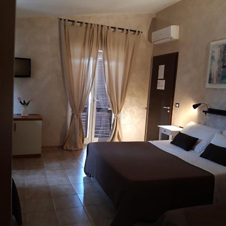 B&B Giorgia Airport Фьюмичино Экстерьер фото